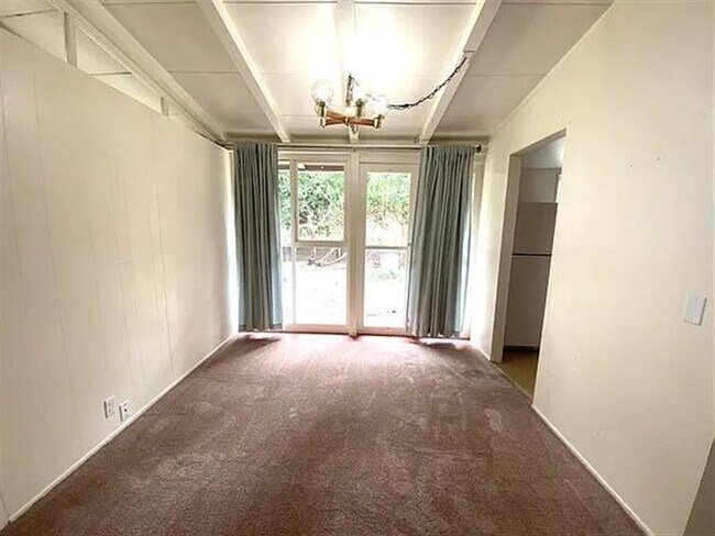 Building Photo - Pacific Grove safe home