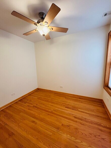 Front Bedroom - 2318 W Diversey Ave