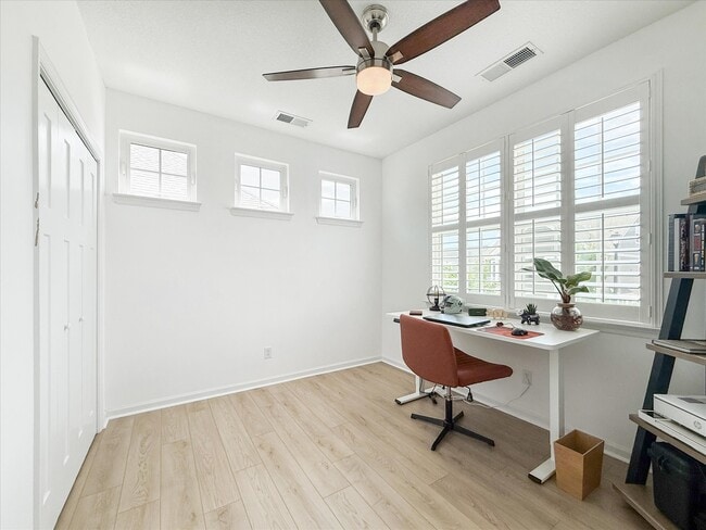 Building Photo - 2102 Promenade Ln