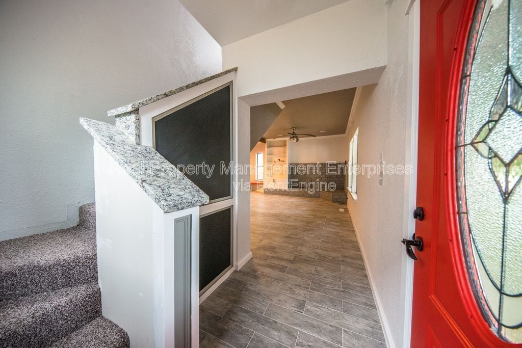 Building Photo - 1725 N McKinley Ave