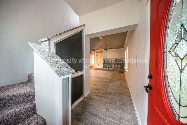 Building Photo - 1725 N McKinley Ave