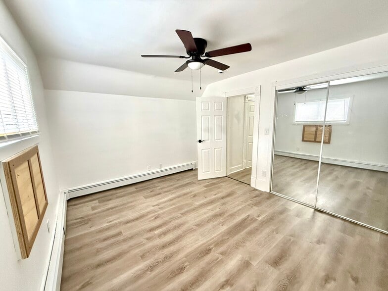 upper bedroom - 414 Caroline St