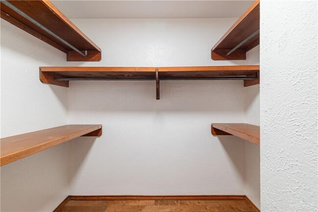 Building Photo - 19 Xanthisma Ave