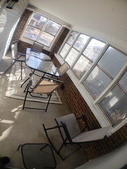 Building Photo - 216 N Summit St