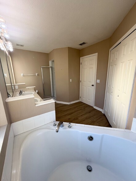 Building Photo - 835 McFall Ave