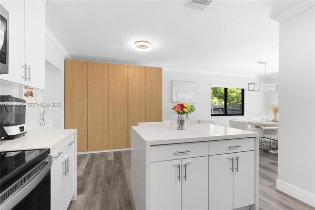 Building Photo - 8310 SW 45th St