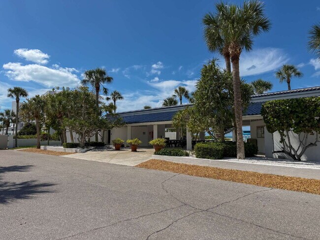 Building Photo - Luxury Furnished Longboat Key Retreat with Private Beach Club Access & Golf Course Views Remodele...