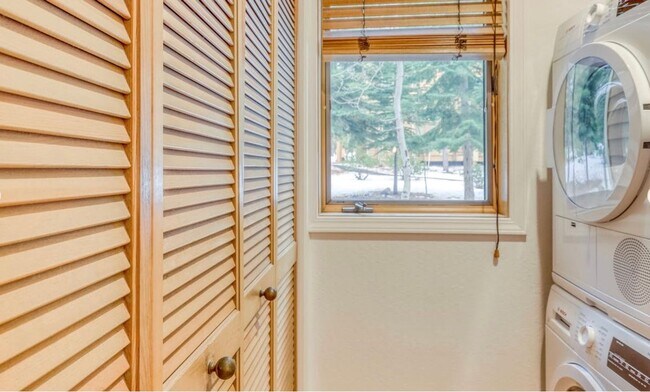 Building Photo - Seasonal McCloud Rental - All Ulitlies Inc...