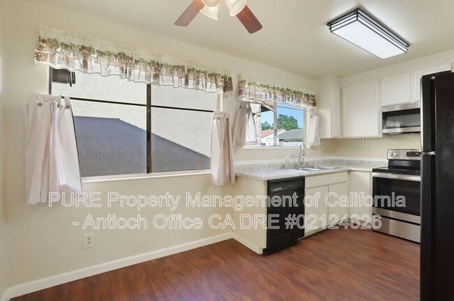 Building Photo - 2433 Sequoia Dr