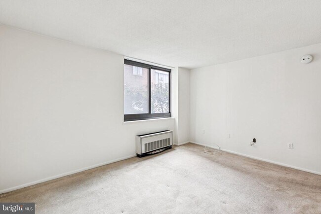 Building Photo - 1420 Locust St