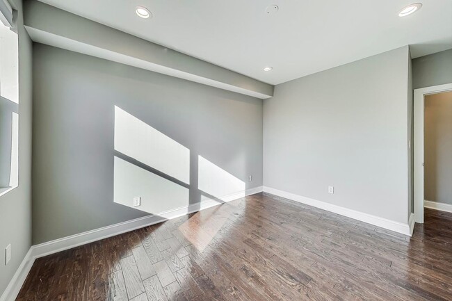 Building Photo - 1813 D St NE