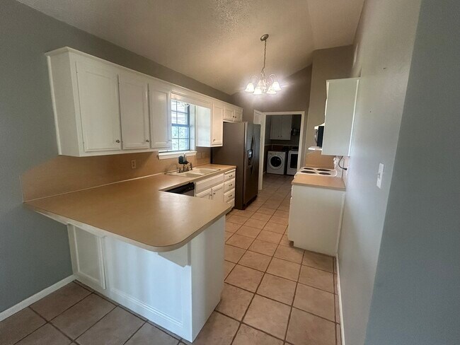 Building Photo - 339 S Pleasant Hill Rd