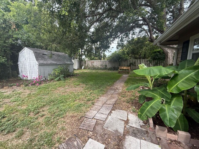 Building Photo - 3 Bedroom 2 Bath Single Family Home w/Garage & Bonus Room