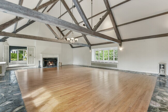 Building Photo - 430 Orienta Ave