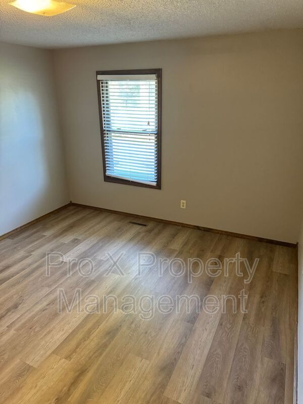 Building Photo - 3724 Farm Rd