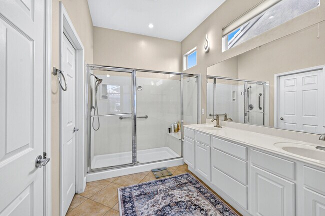 Building Photo - 78804 Platinum Dr