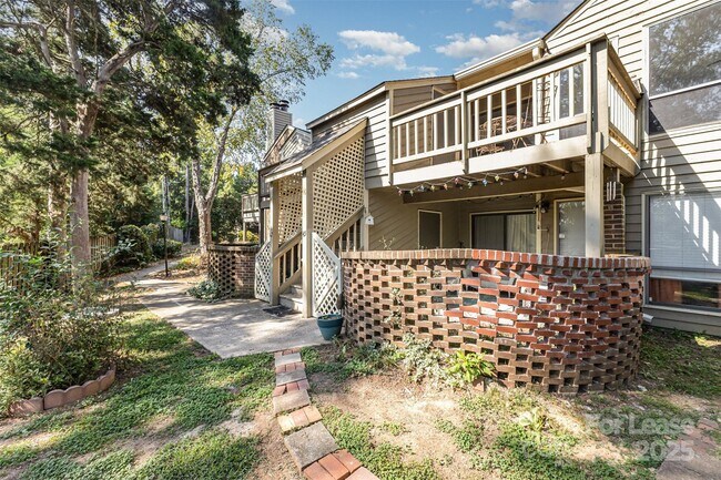 Building Photo - 1608 Sharon Rd W