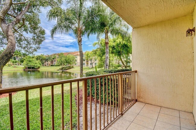 Building Photo - 704 Villa Cir