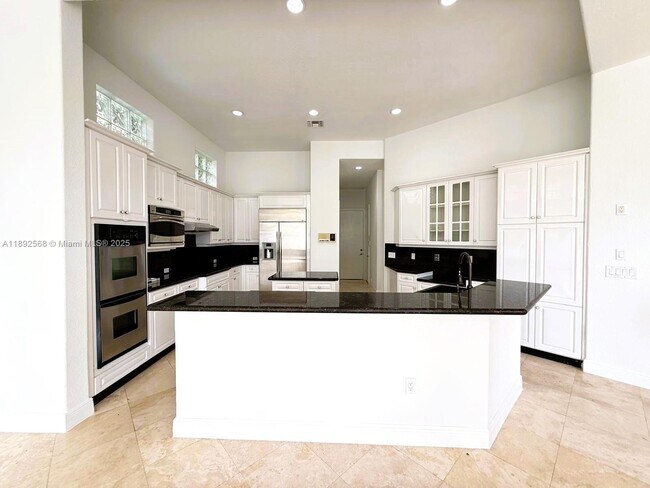 Building Photo - 996 Sanibel Dr