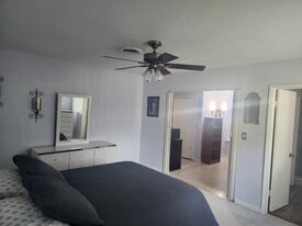 Building Photo - 465 S Fig Tree Ln