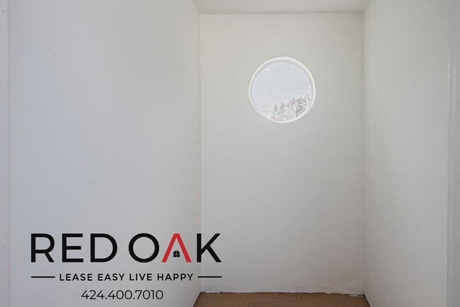 Building Photo - 884 Palm Ave