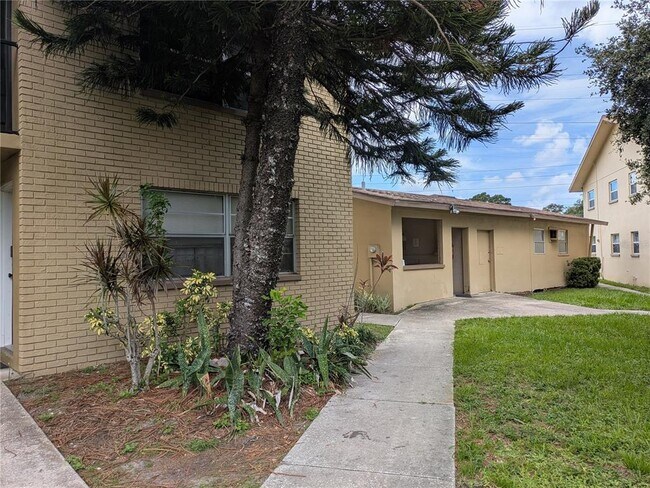 Building Photo - 2500 Harn Blvd
