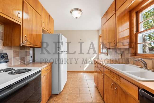 Building Photo - 878 S Fabrique Dr