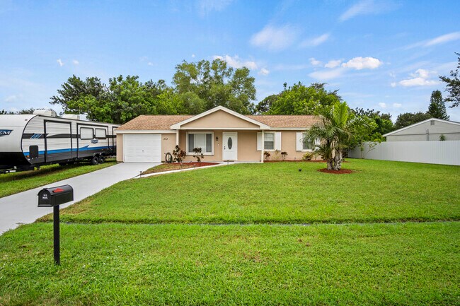 Building Photo - 232 SW Kimball Cir