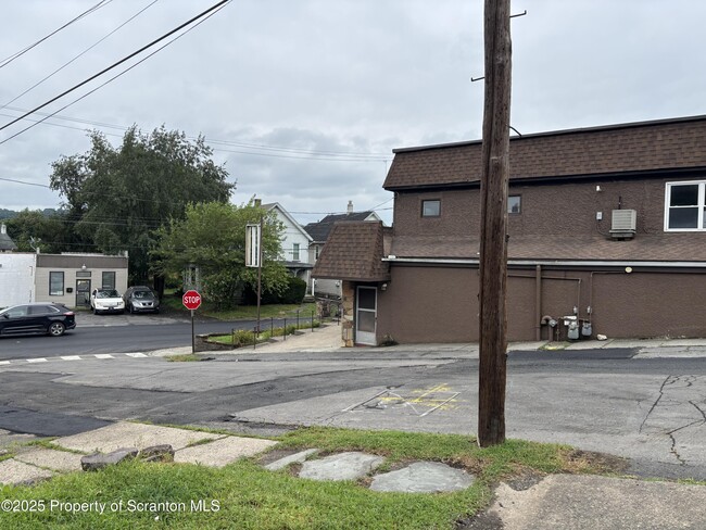 Building Photo - 2521 N Main Ave