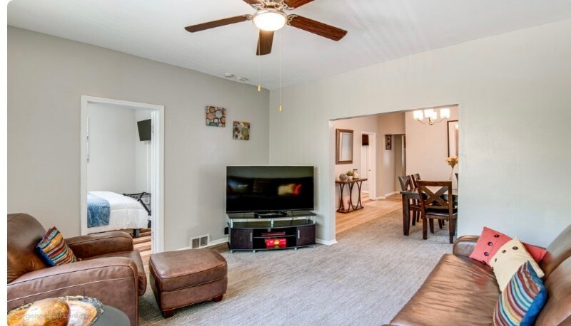 Building Photo - 7353 S Kenwood Ave