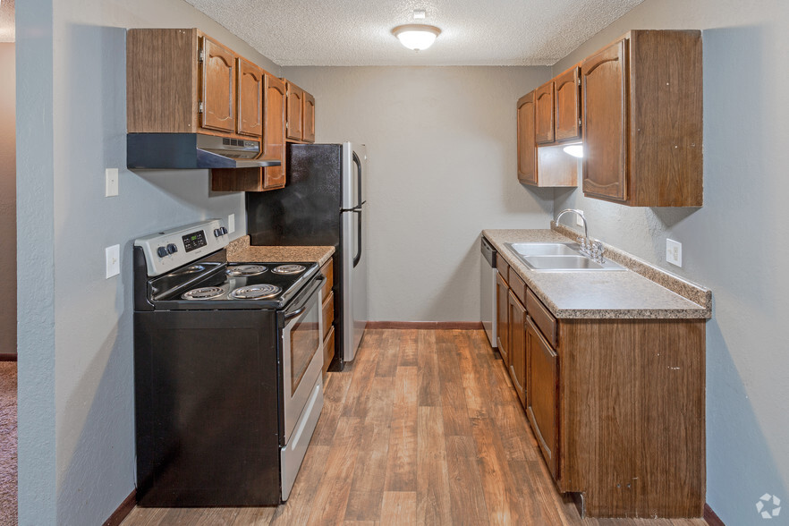 2BR, 1BA - Village Northway