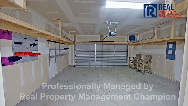 Building Photo - Beautiful 3 BD/2 BA Home in Riverside