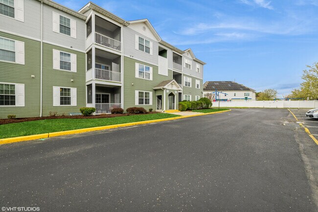 Building Photo - Beach Bliss: Cozy Condo Near Rehoboth & Lewes