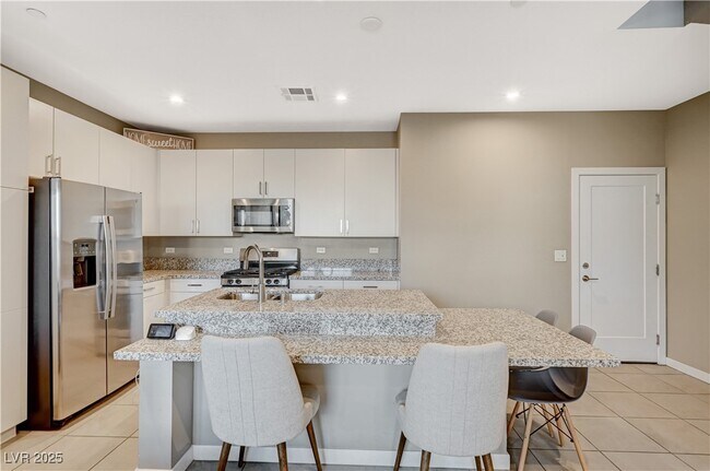 Building Photo - 9864 Kings Glen St