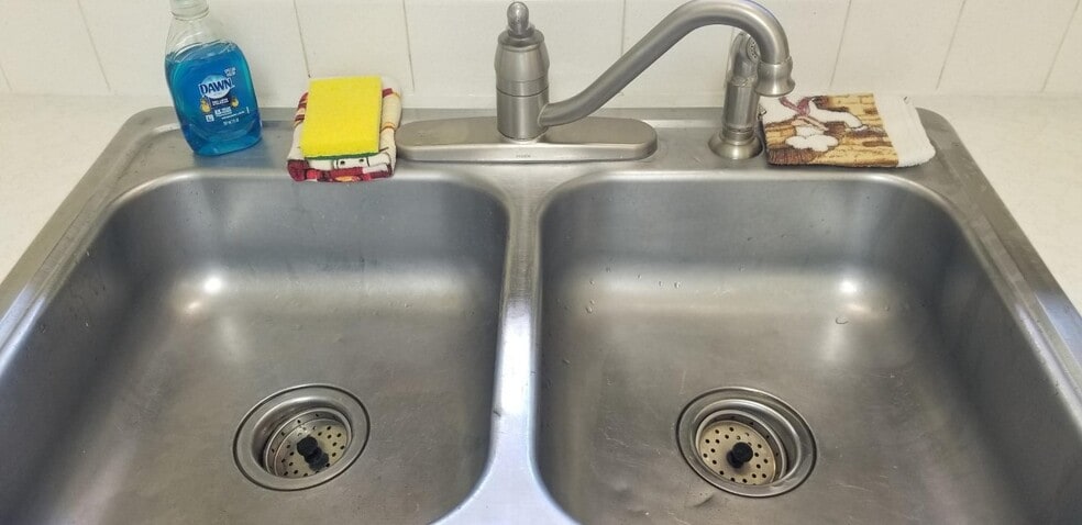 DOUBLE SINK - 511 Constitution Ave S