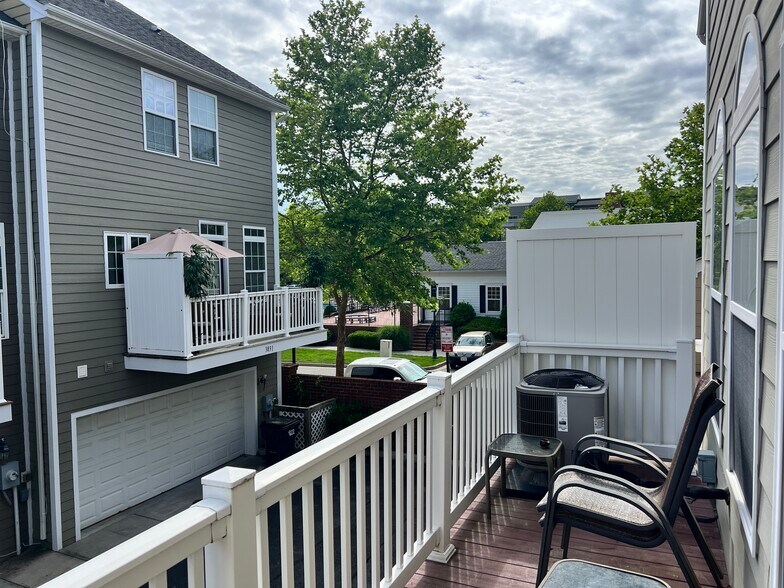 Building Photo - 2109 Liesfeld Pky