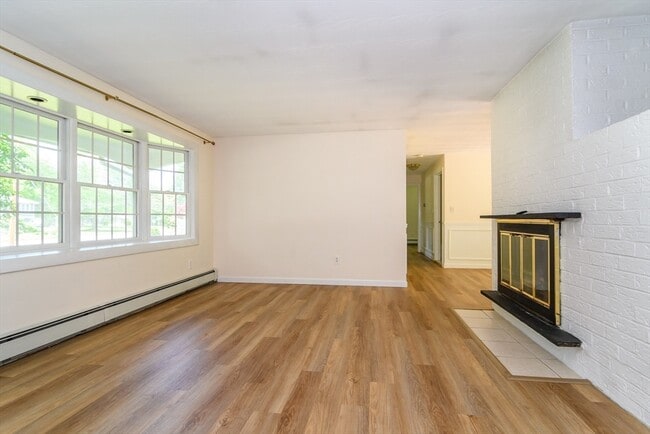 Building Photo - 33 Eisenhower Rd