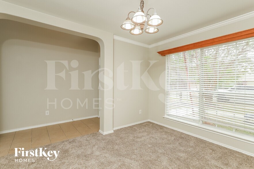 Building Photo - 315 Donalan Dr