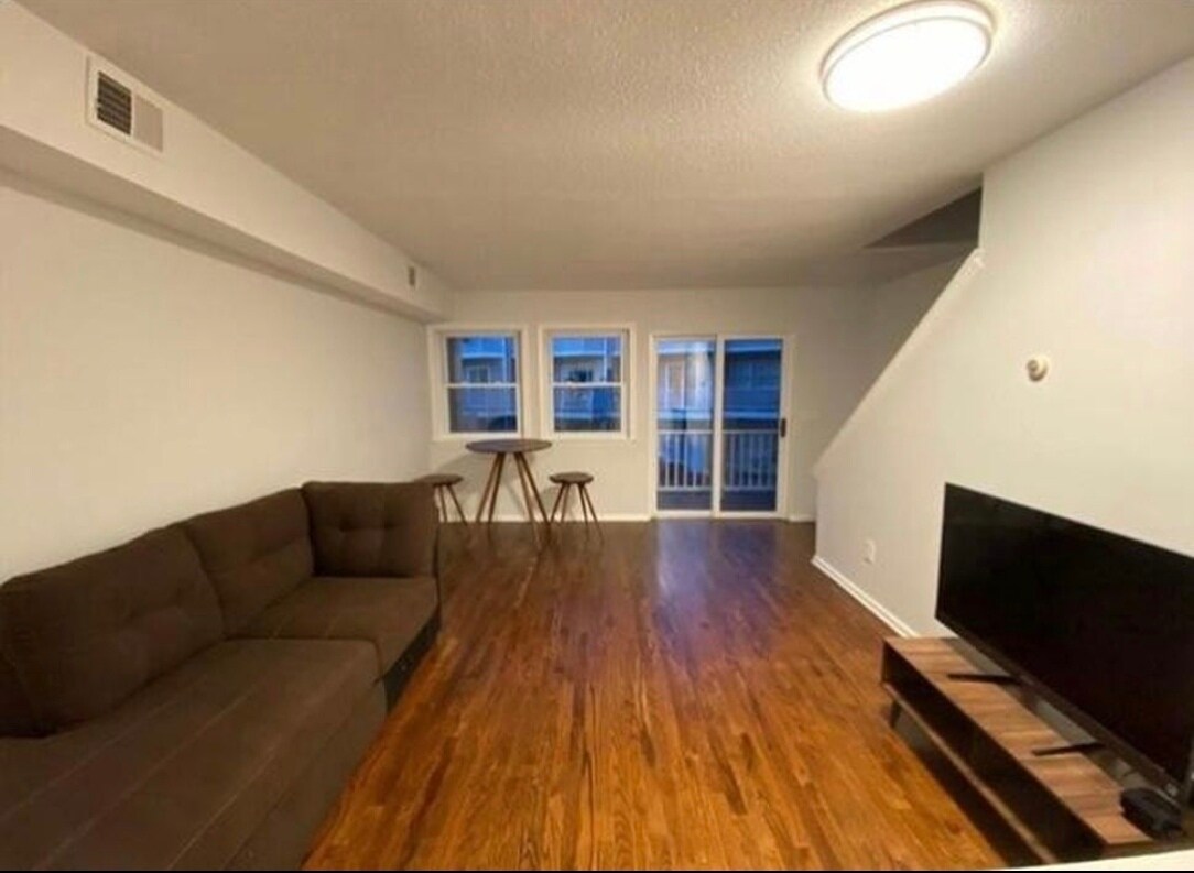 Building Photo - 30 Winchester Ave