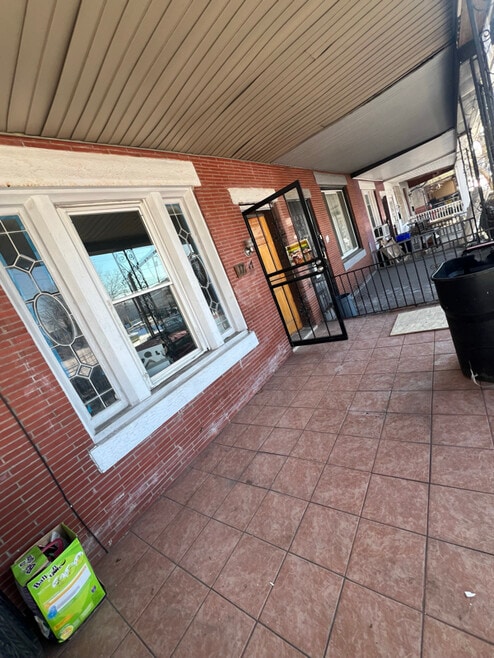 Building Photo - 17 Farragut St