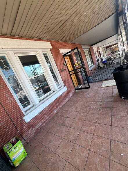 Building Photo - 17 Farragut St