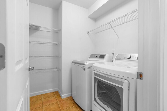 Building Photo - 2040 Towering Oaks Drive