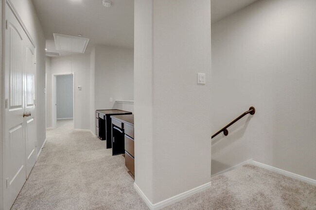 Building Photo - 2714 Veranda Falls