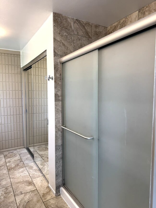 Building Photo - Koko Isle Circle - Renovated 3 bedroom, 2.5 bath townhome with carport