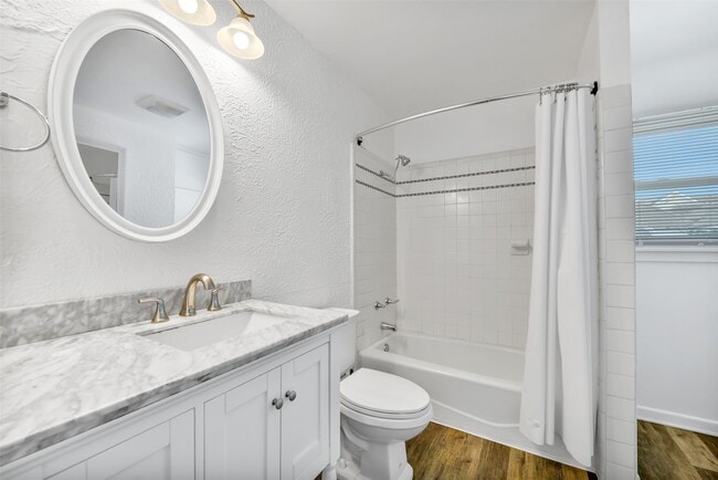 Building Photo - 123 The Strand