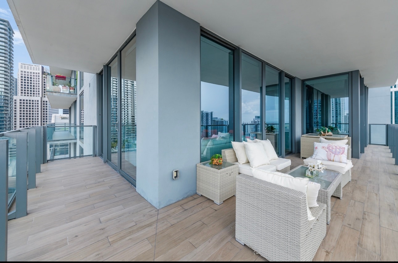 Building Photo - 950 Brickell Bay Dr