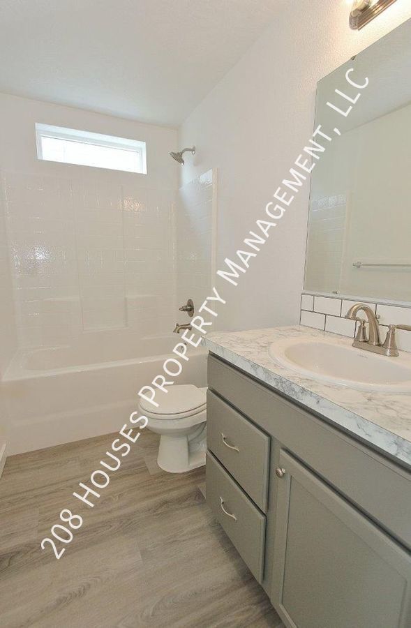 Building Photo - Modern townhouse in a Cozy Community. 50% ...