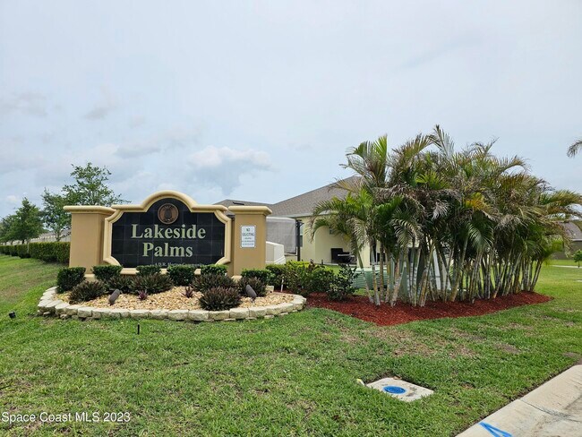 Building Photo - 445 Sorrento Dr