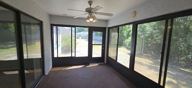 Building Photo - 3 Bed, 2 Bath, 2 Car garage.