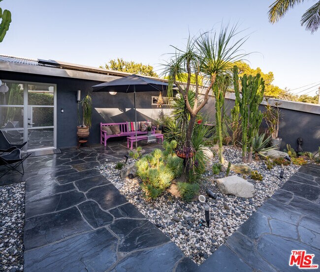 Building Photo - 8147 Mulholland Terrace
